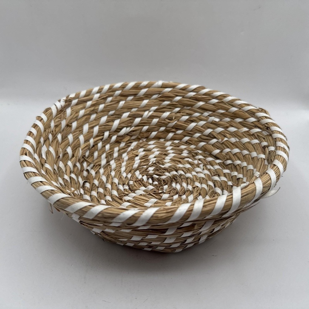 Vintage‎ Hand Woven Grass Straw 9" Basket Container